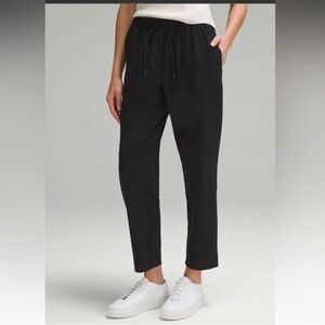 Lululemon Tapered Leg Mid Rise 7/8 Pants Luxtreme Black
